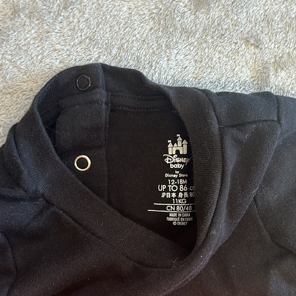 Disney - Long sleeve cotton Mickey  Mouse Onesie. Size 12 to 18 months - Picture 2 of 3